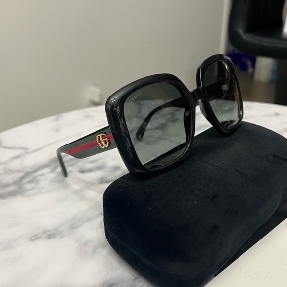 GUCCI Sherry Line Black Frame Oversized Sunglasses - Picture 3 of 11